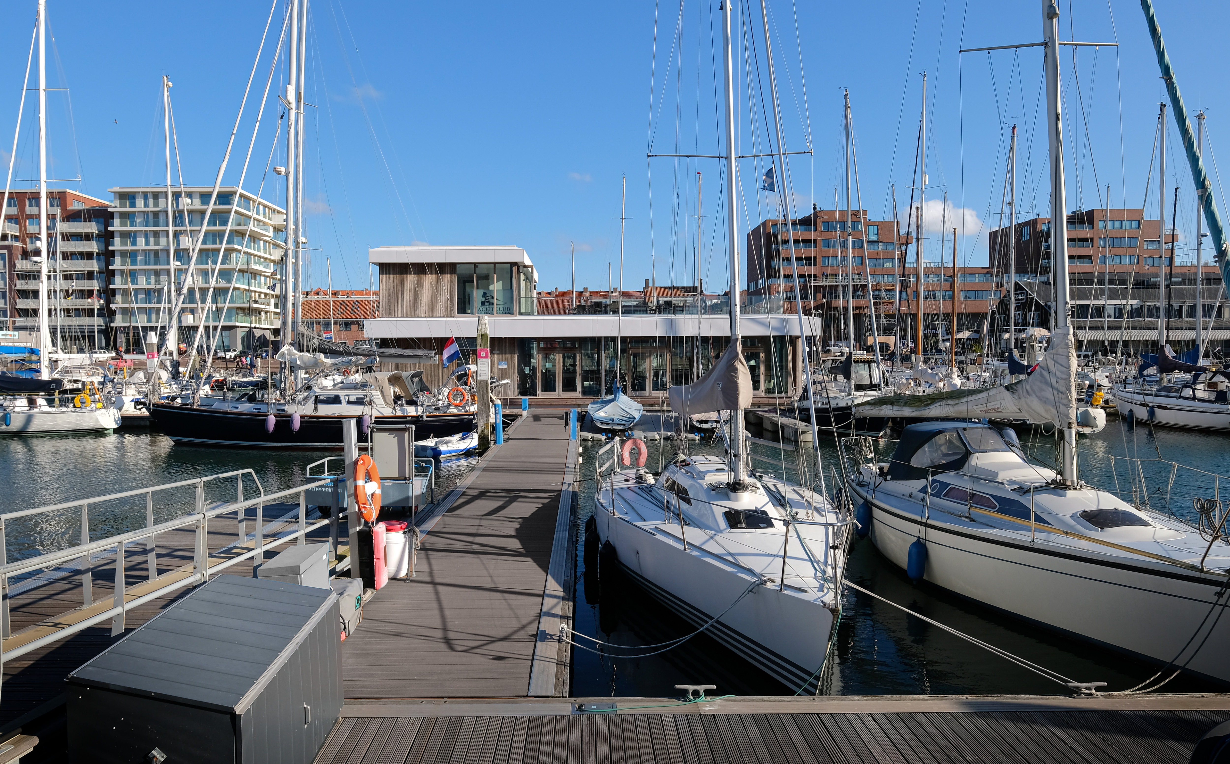 Drijvend Clubhuis � kade