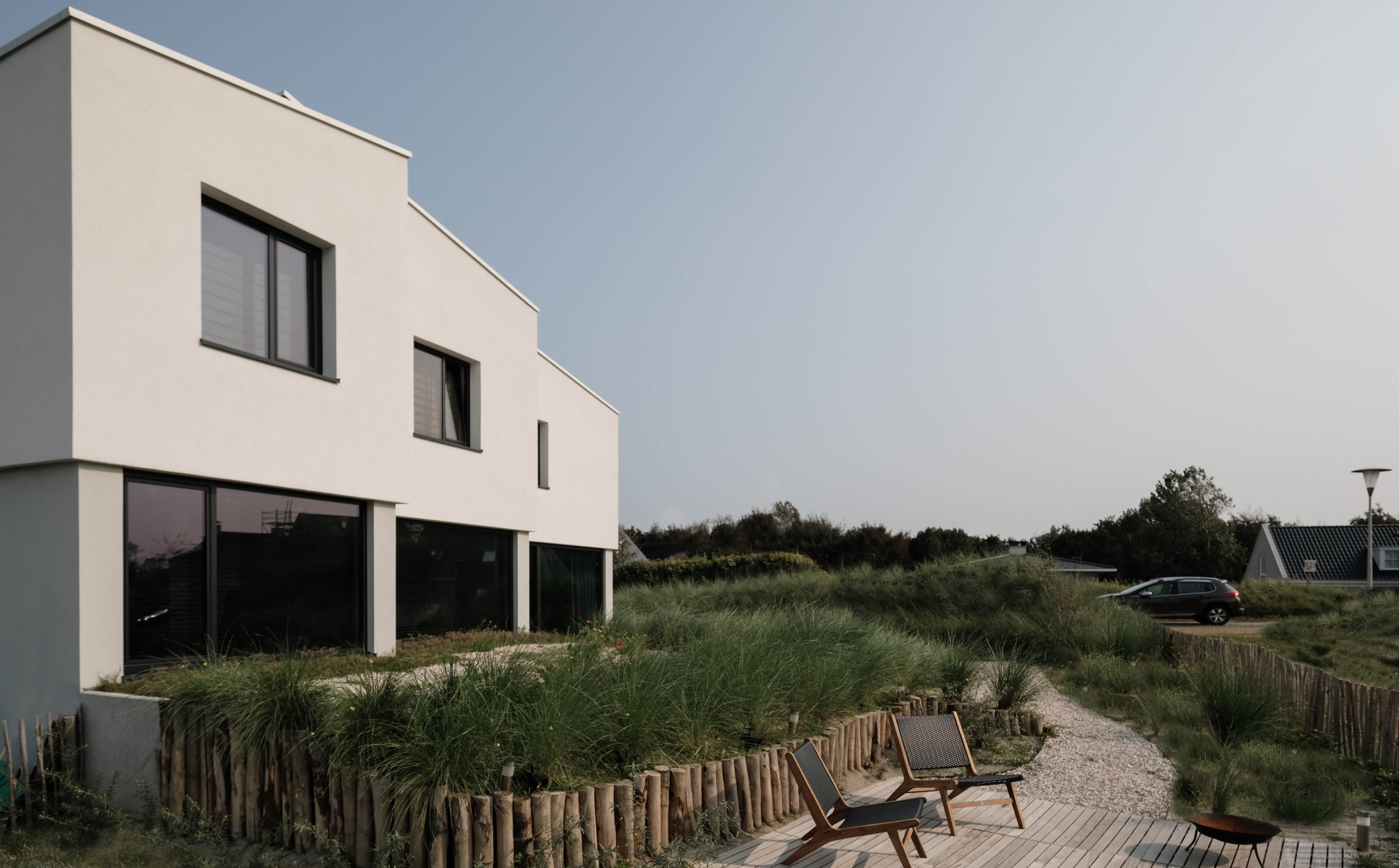 Duinvilla Monster &mdash; verzonken in het duinlandschap